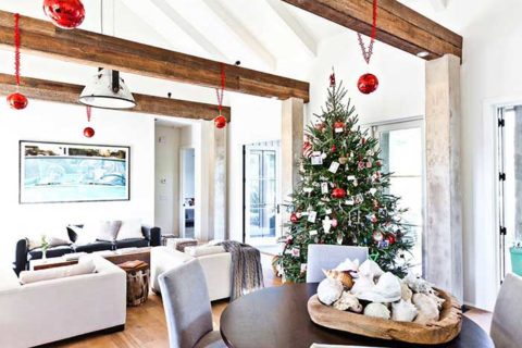 well decorated room with Christmas tree