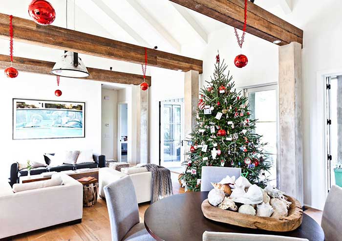 well decorated room with Christmas tree
